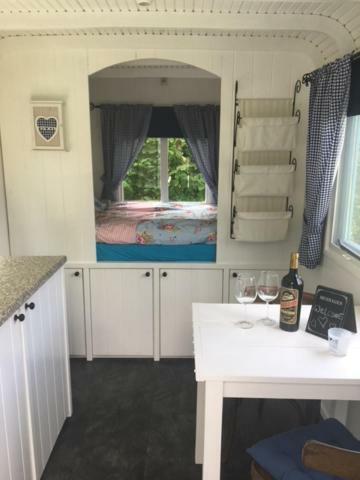 Shepherds Hut Оостворне Екстериор снимка