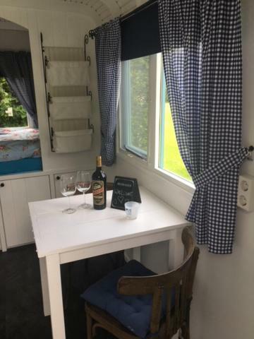 Shepherds Hut Оостворне Екстериор снимка